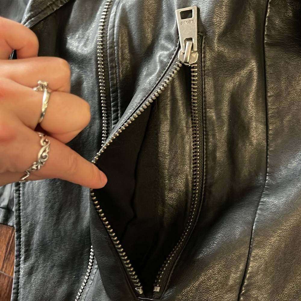 Levi’s Faux Leather Jacket - Picture 8 of 12
